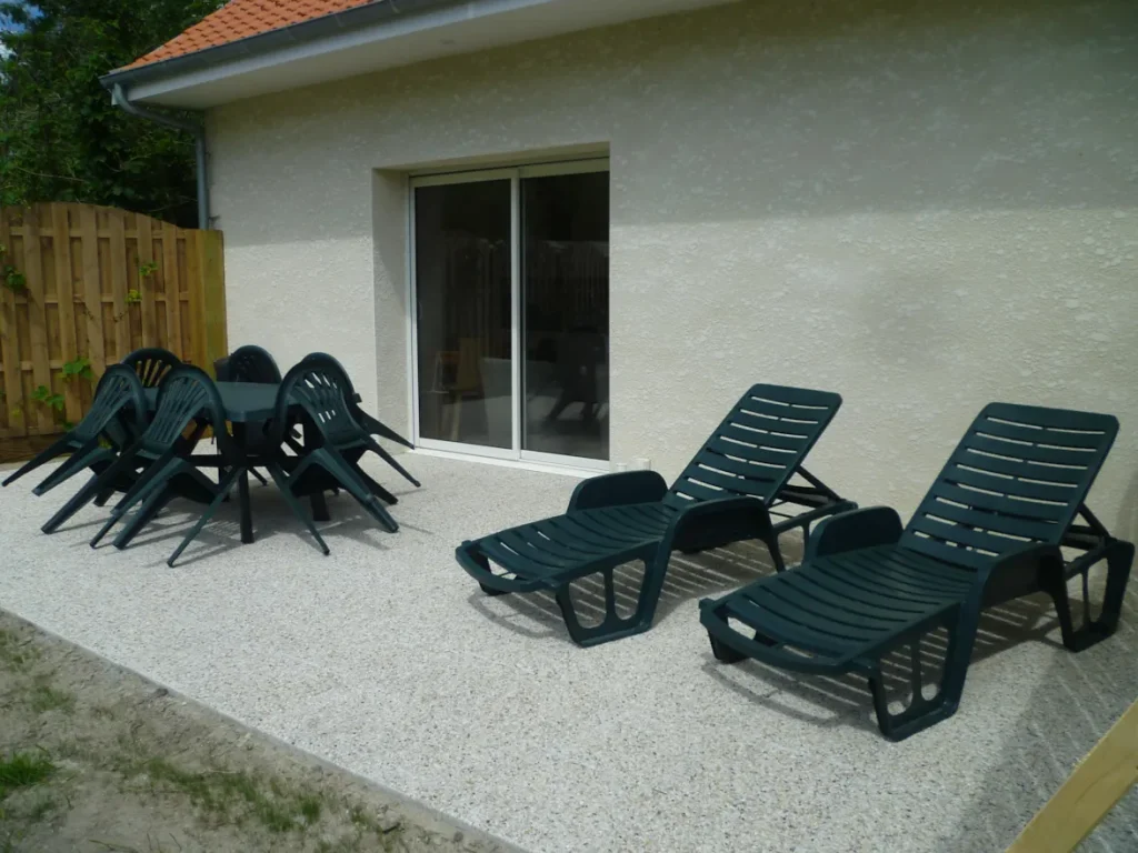 Terrasse du gite au camping Le Champ Neuf, gîte baie de somme