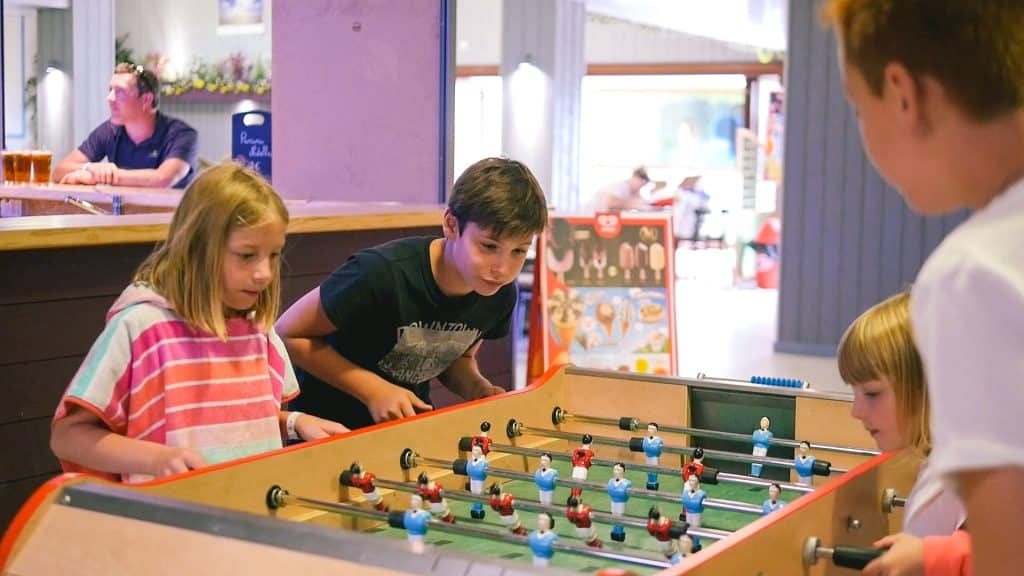 Partie de Babyfoot au camping le crotoy