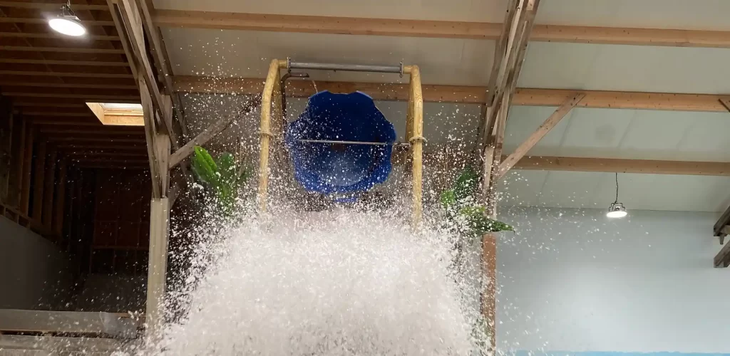 Chute d'eau au camping baie de somme avec piscine couverte