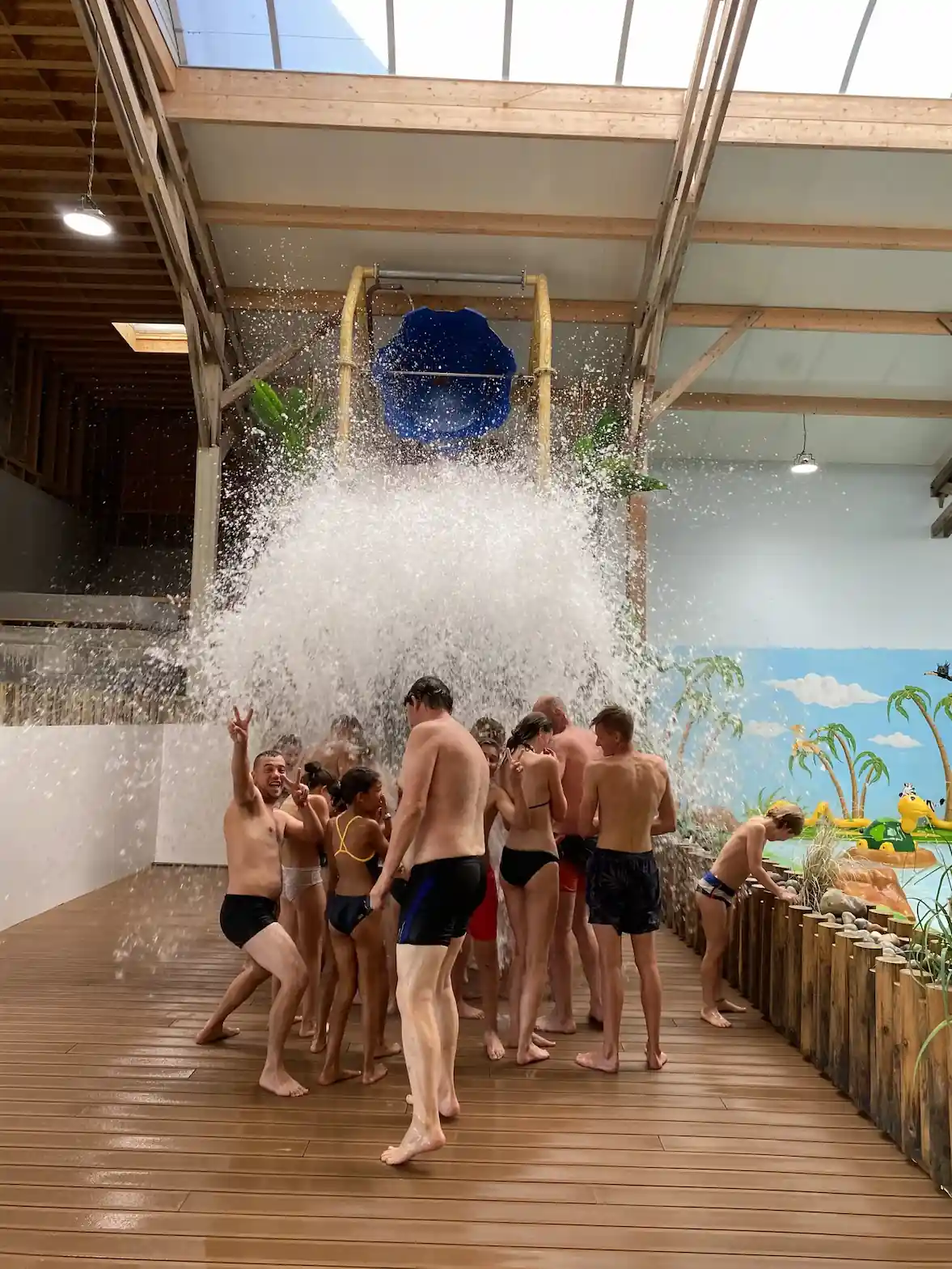 chute d'eau au camping somme avec piscine